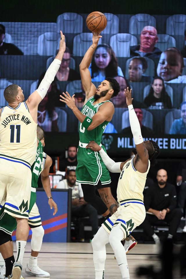 波兰媒体：什琴斯尼确定复出加盟巴萨，明天体检